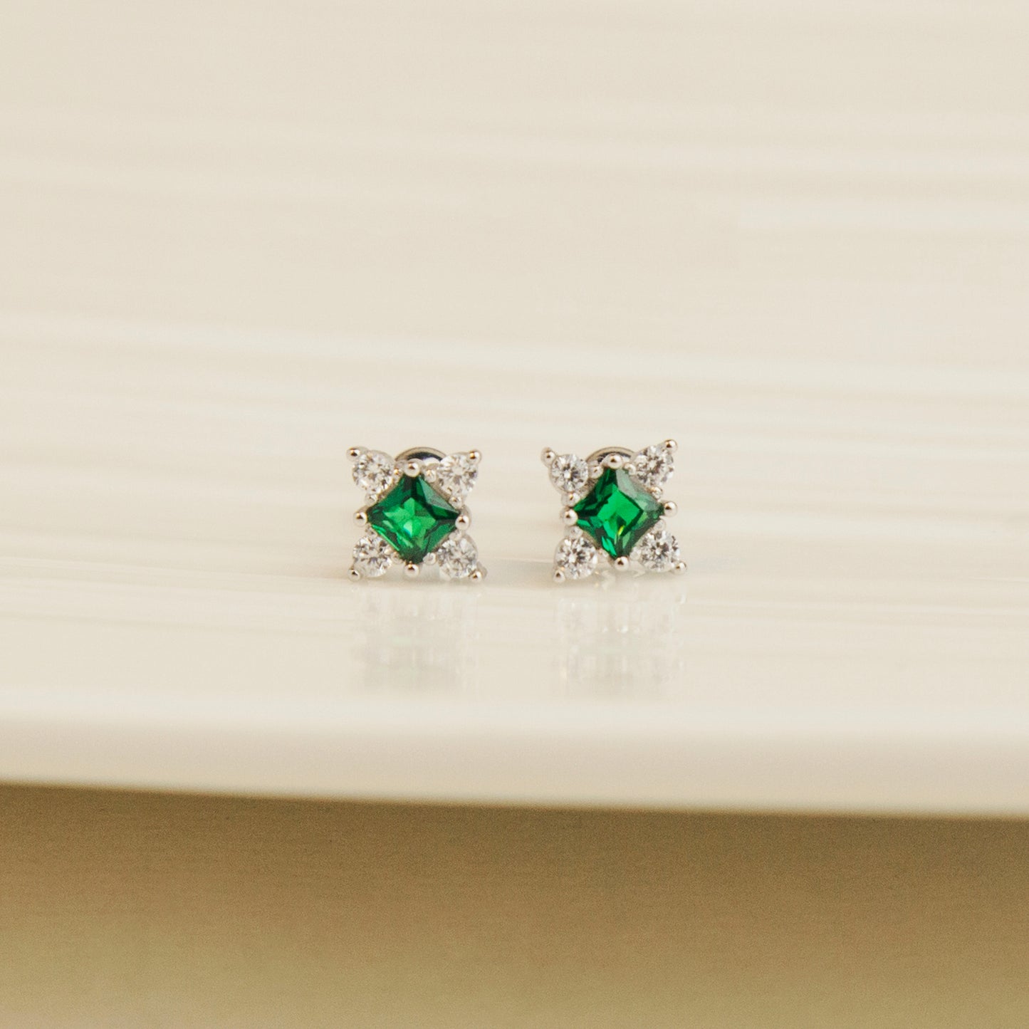 Green Emerald Star Cartilage Silver Stud Earrings