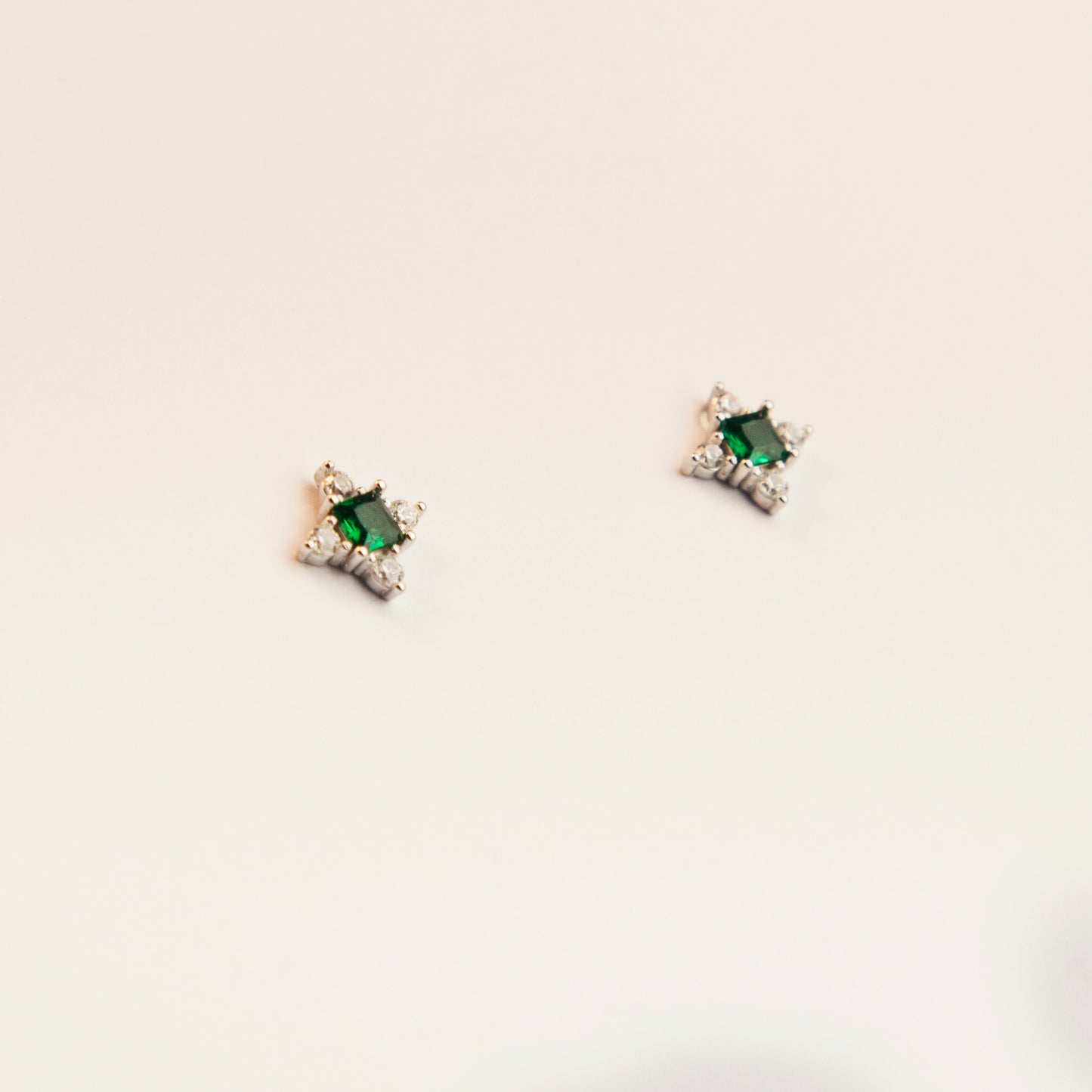 Green Emerald Star Cartilage Silver Stud Earrings